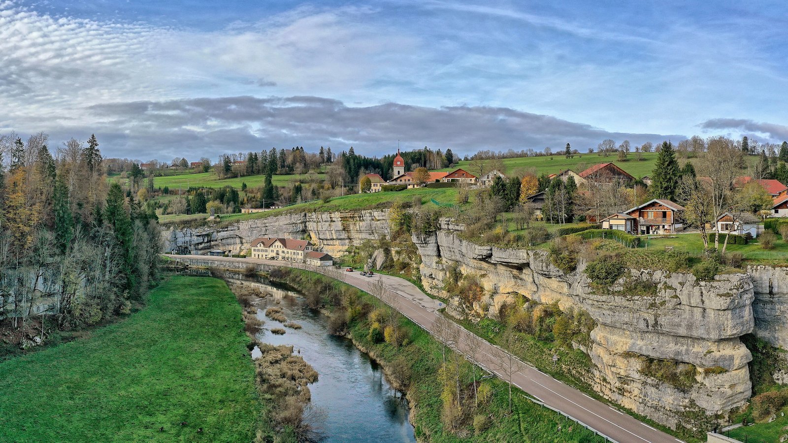 Les Combes, hameau du Haut-Doubs dans le massif jurassien